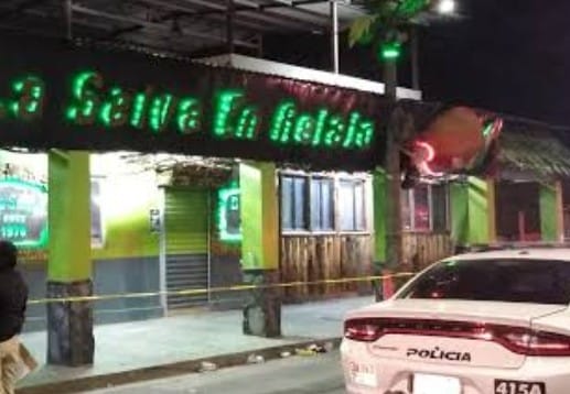 En este momento estás viendo Por riña y balazos en el exterior, otra vez el bar EL Relajo se encuentra en el ojo del Huracán.