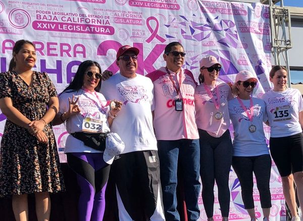 En este momento estás viendo Diputados Manuel Guerrero y Monserrat Rodríguez encabezan 2da. carrera contra el cáncer de mama que organizó el Congreso del Estado.