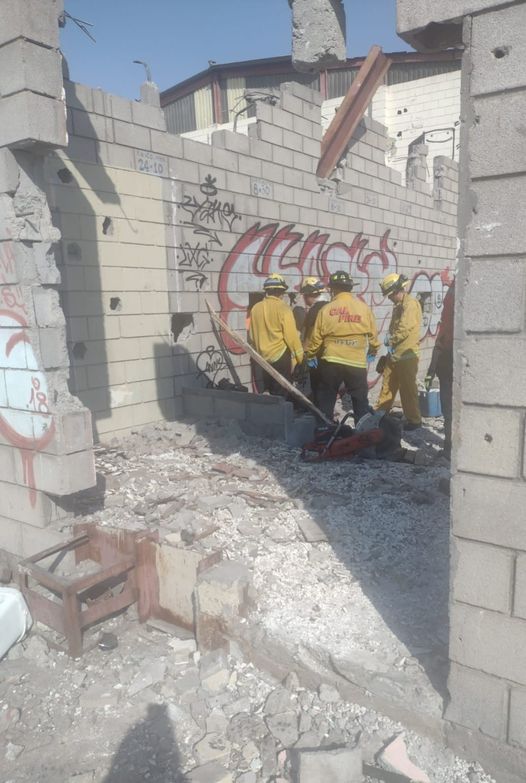 Lee más sobre el artículo Hombre lesionado al colapsar muro de almacén abandonado en colonia Nacozari.