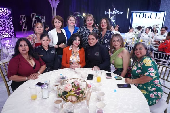Lee más sobre el artículo NORMA BUSTAMANTE RECONOCE A LAS MAMÁS DE LA POLICÍA MUNICIPAL