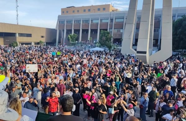 En este momento estás viendo La “carnita asada” si prendió en Centro Cívico, se manifiestan contra de la ola de inseguridad que se vive en Baja California.
