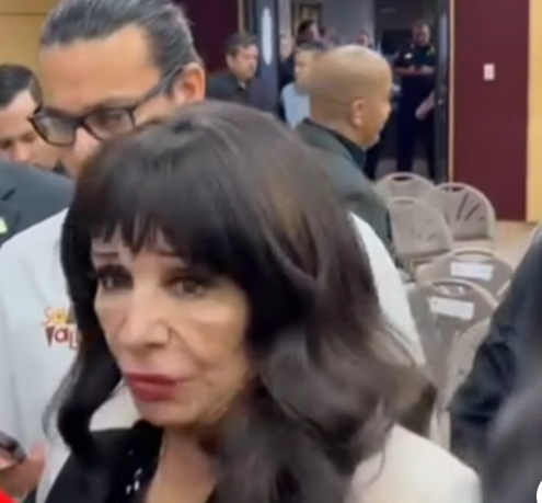 Lee más sobre el artículo Alcaldesa da reversa, levantará veto a Victor Mendivil, el cantante que llenó con 65 mil personas Las Fiestas del Sol en Mexicali el pasado sábado, concretamente La Isla de las Estrellas.