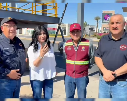 Supervisa puente peatonal la presidenta municipal de Mexicali, Norma Bustamante acompañada de su equipo de trabajo.